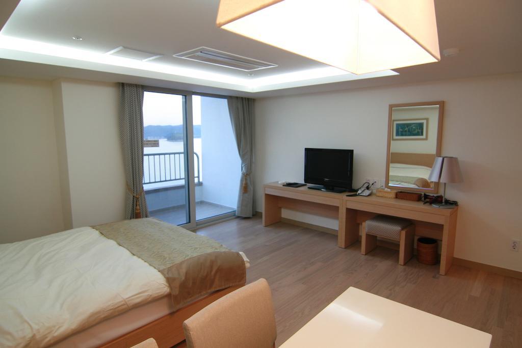 Kumho Tongyeong Marina Resort Zimmer foto